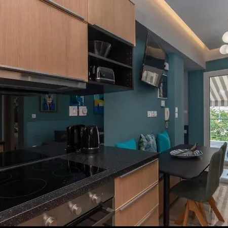 Daire Artistic In Vibrant Gazi With Large Terrace By Ghh
